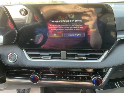 New 2026 Chevrolet Equinox LT w/ Convenience Package II image 16