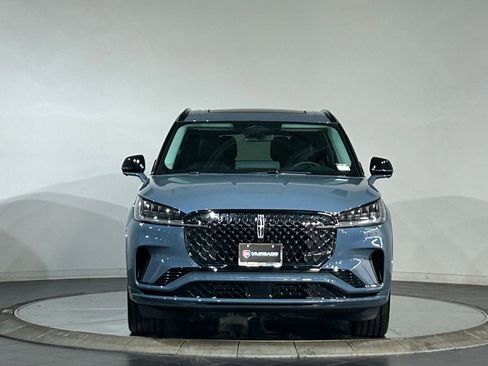New 2026 Lincoln Aviator AWD image 3