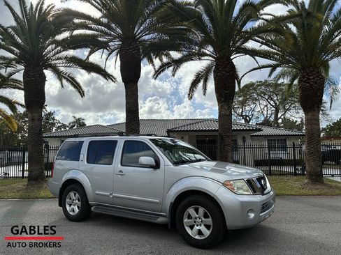 Used 2012 Nissan Pathfinder SV image 1