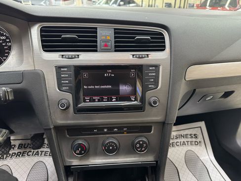 Used 2015 Volkswagen Golf S image 24