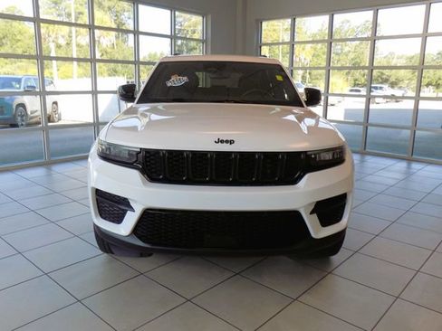 Certified 2024 Jeep Grand Cherokee Altitude RWD image 2