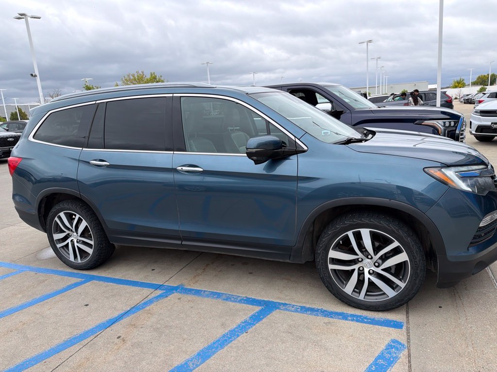 Used 2016 Honda Pilot Touring image 2