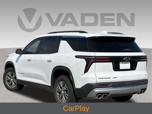 Used 2024 Chevrolet Traverse LT w/ Enhanced Driving Package AWD/4WD image 3