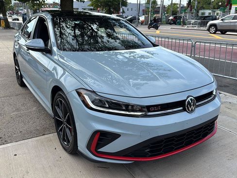 Used 2025 Volkswagen Jetta GLI Autobahn FWD image 9