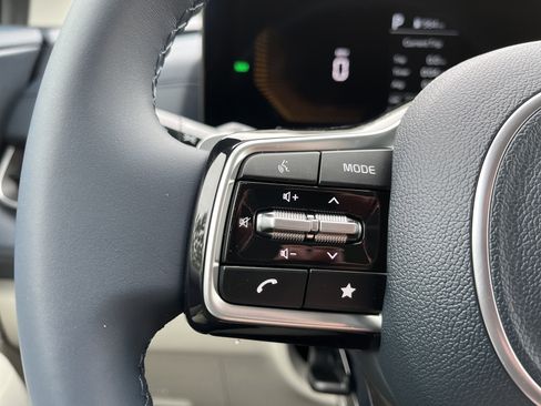 New 2026 Kia Carnival EX FWD image 17