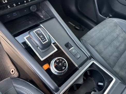 Used 2022 Mitsubishi Outlander SE image 26