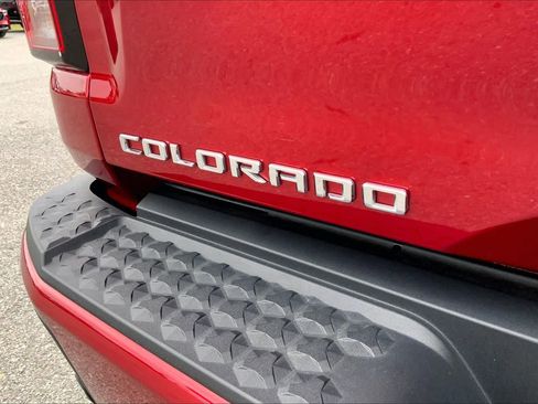 Used 2025 Chevrolet Colorado LT w/ LT Convenience Package image 30