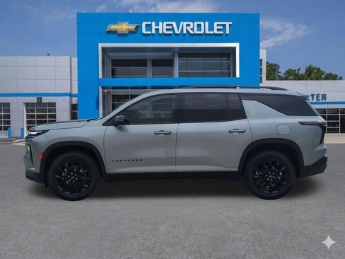 Used 2024 Chevrolet Traverse LT w/ Midnight/Sport Edition FWD image 2