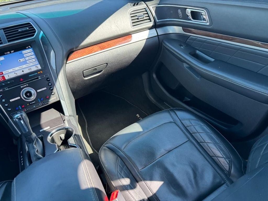 Used 2017 Ford Explorer Platinum AWD/4WD image 16
