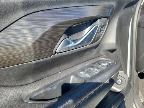 Used 2022 GMC Terrain SLE w/ Driver Convenience Package FWD image 10