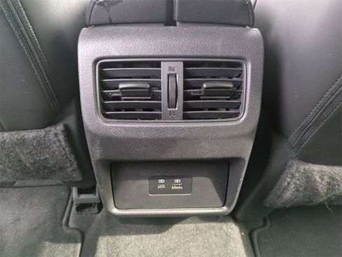 Used 2023 Nissan Rogue SV w/ SV Premium Package image 33