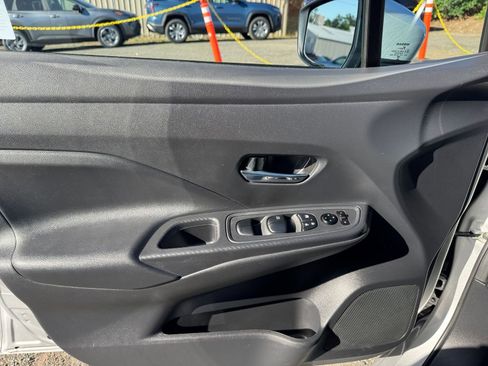 Used 2025 Nissan Versa SV image 18