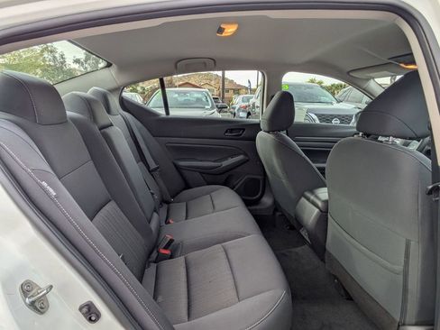 Used 2025 Nissan Altima 2.5 SV FWD image 28