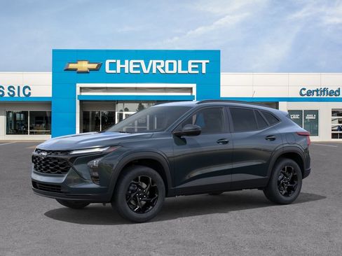 New 2026 Chevrolet Trax LT w/ Driver Confidence Package FWD image 2