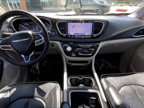Used 2023 Chrysler Pacifica Limited FWD image 15