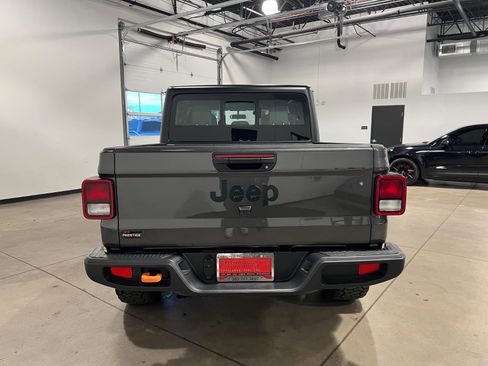 Used 2025 Jeep Gladiator Sport image 4