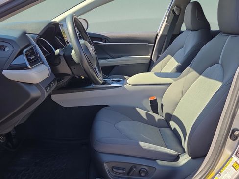 Used 2022 Toyota Camry LE image 12