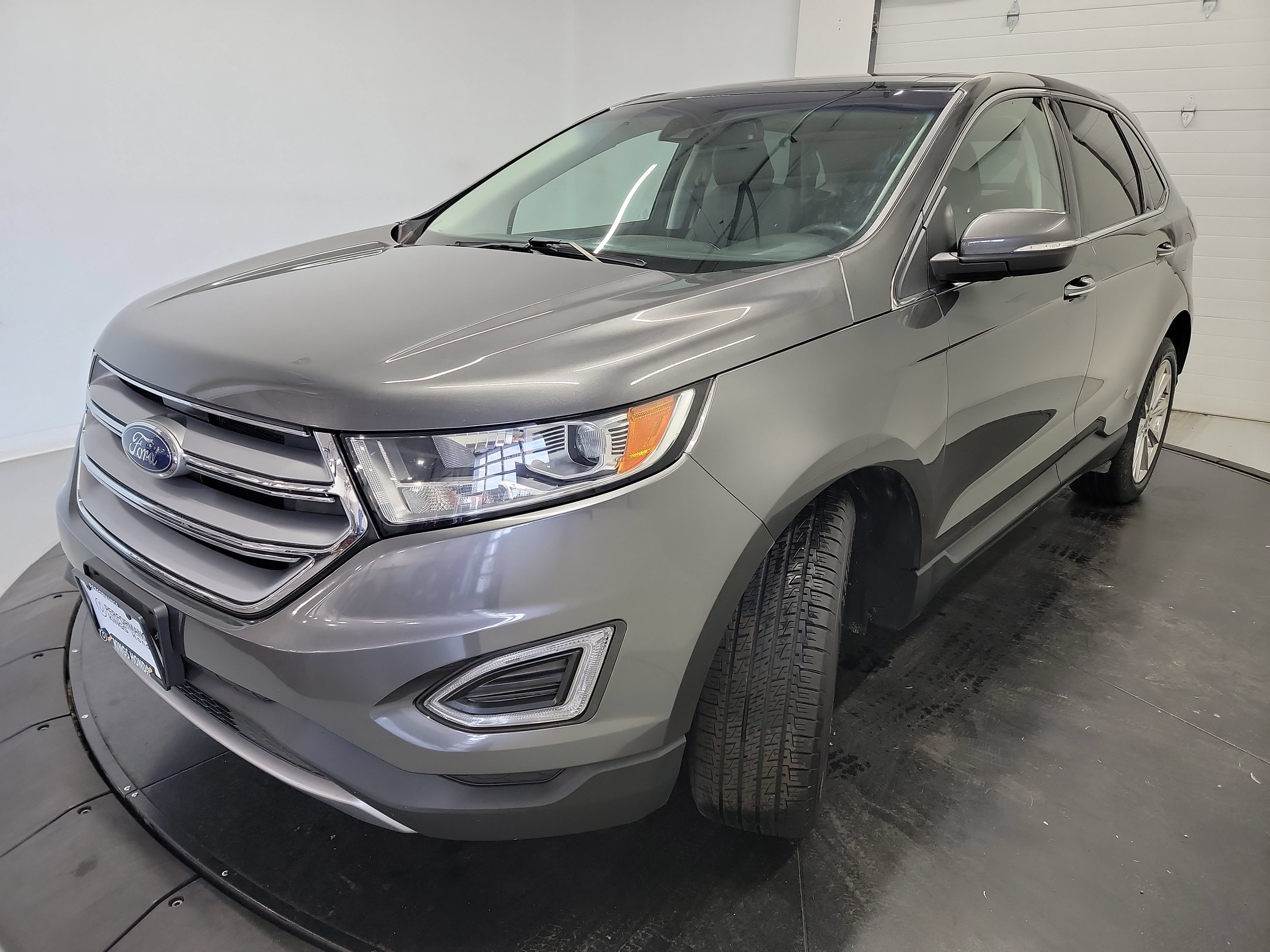 Used 2018 Ford Edge Titanium w/ Equipment Group 301A AWD/4WD image 3