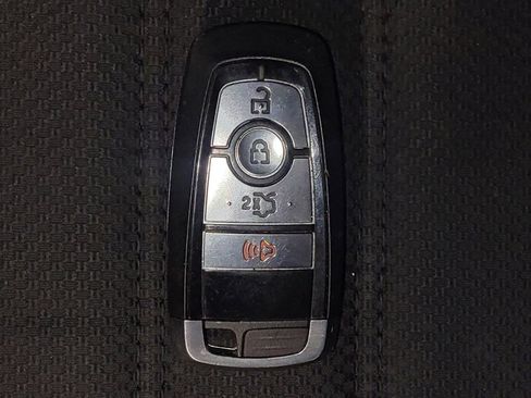 Used 2019 Ford Fusion SE FWD image 32
