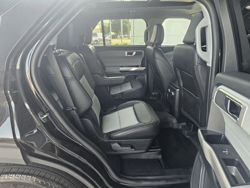 Used 2022 Ford Explorer XLT w/ Equipment Group 202A image 15