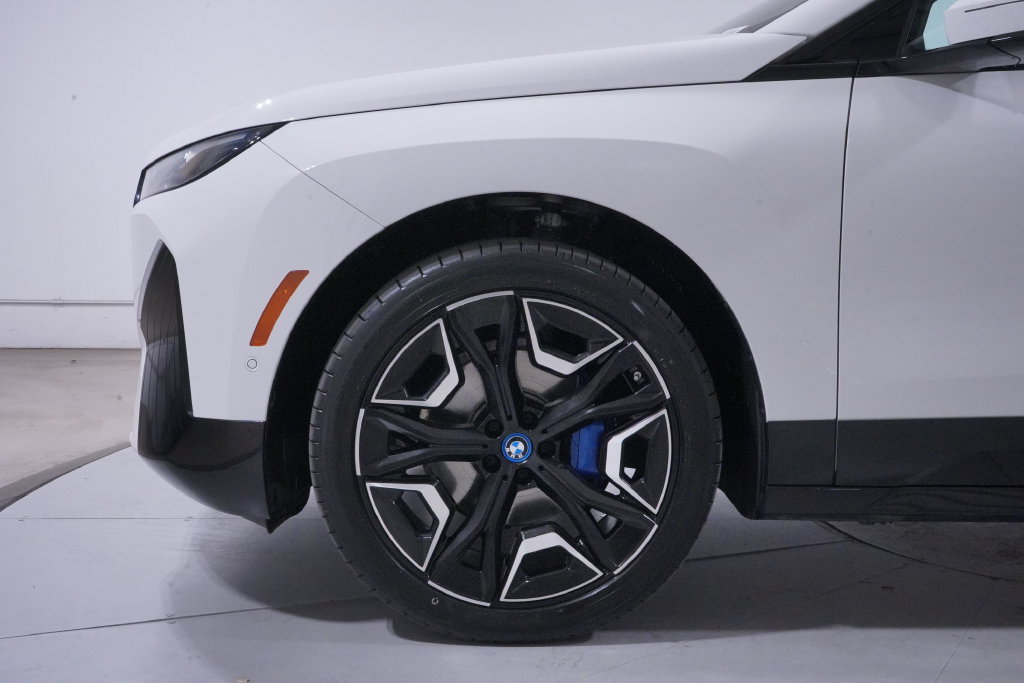 Used 2024 BMW iX xDrive50 w/ Premium Package AWD/4WD image 2