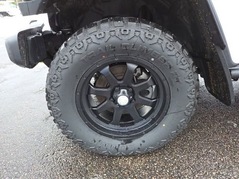 Used 2022 Jeep Gladiator Overland w/ Cold Weather Group image 71