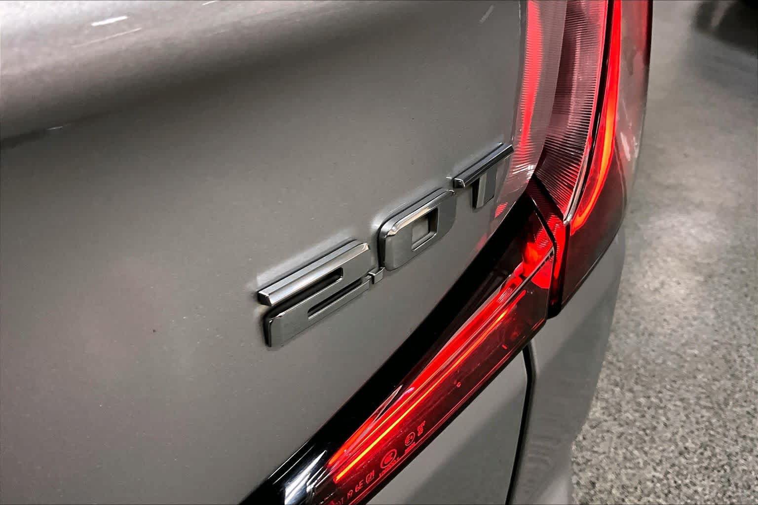 Used 2019 Cadillac XT4 Sport w/ Cold Weather Package FWD image 10