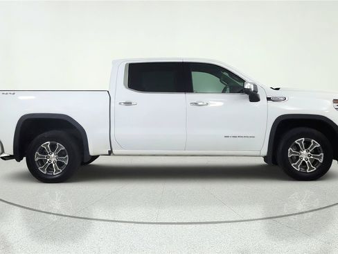 Used 2025 GMC Sierra 1500 SLT AWD/4WD image 4