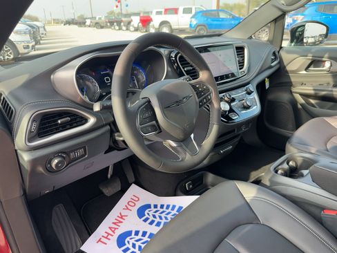 New 2026 Chrysler Pacifica Select FWD image 12