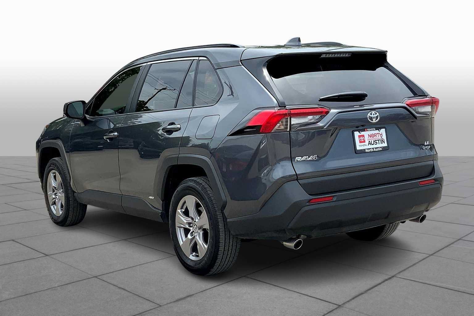 Used 2025 Toyota RAV4 LE AWD/4WD image 12