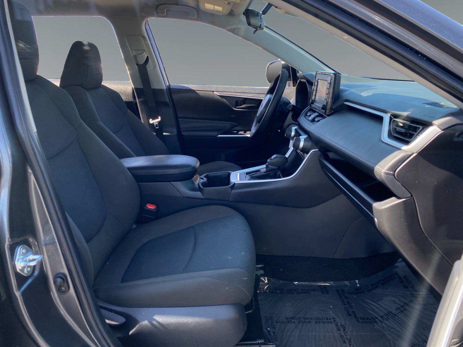 Used 2022 Toyota RAV4 LE FWD image 15