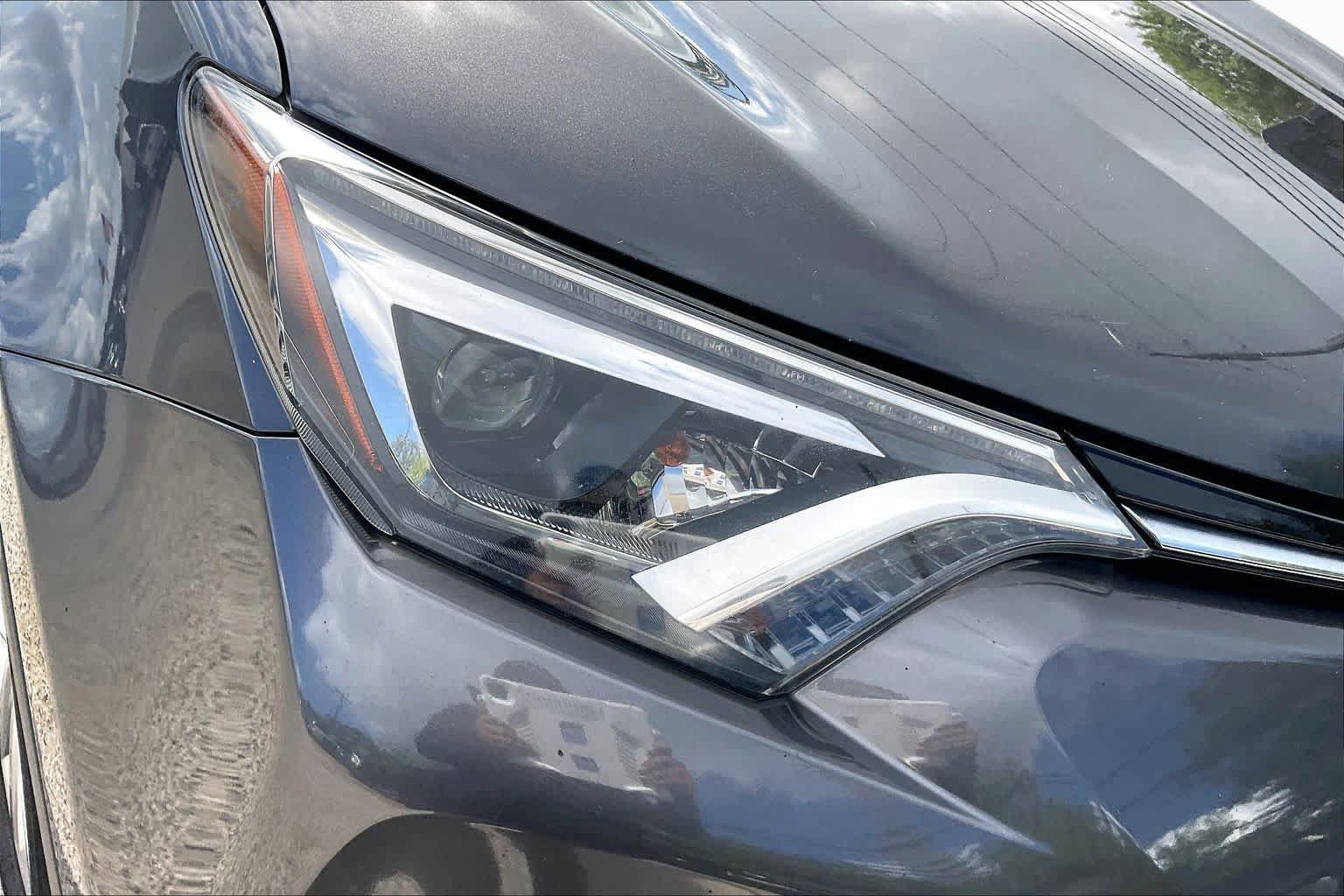 Used 2018 Toyota RAV4 Limited FWD image 27