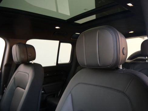 Used 2025 Land Rover Defender 110 X image 15