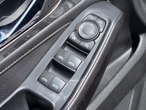 Used 2023 Chevrolet Traverse Premier FWD image 23