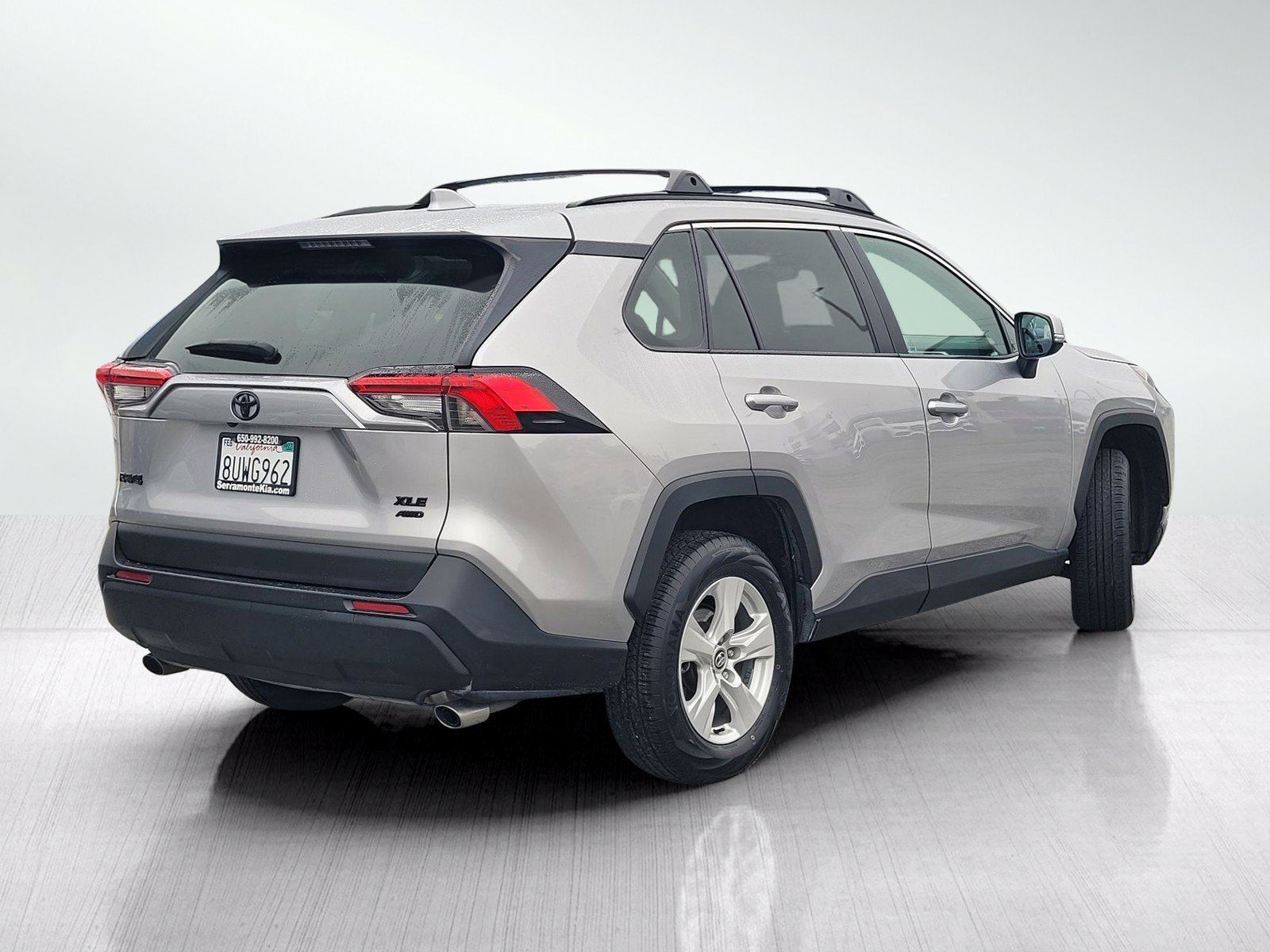 Used 2021 Toyota RAV4 XLE w/ Convenience Package AWD/4WD image 4