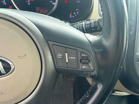 Used 2013 Kia Soul ! w/ Premium Pkg FWD image 15