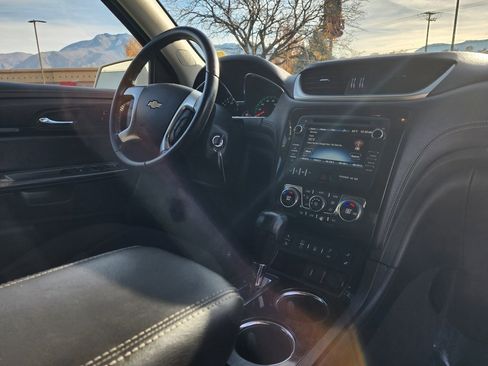 Used 2017 Chevrolet Traverse LT image 16