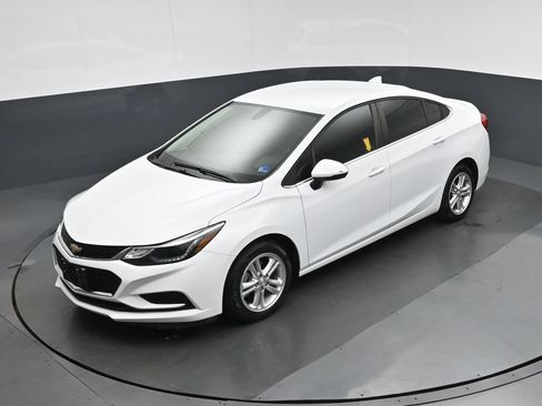 Used 2018 Chevrolet Cruze LT FWD image 52