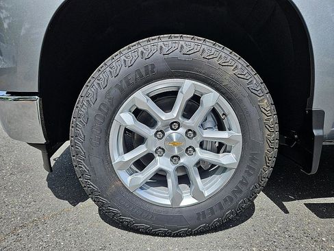 New 2026 Chevrolet Silverado 1500 LT w/ Z71 Off-Road Package AWD/4WD image 9