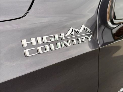 New 2026 Chevrolet Suburban High Country AWD/4WD image 5
