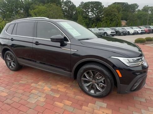 Used 2023 Volkswagen Tiguan SE FWD image 4
