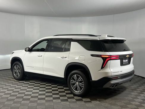Used 2024 Chevrolet Traverse LT image 7