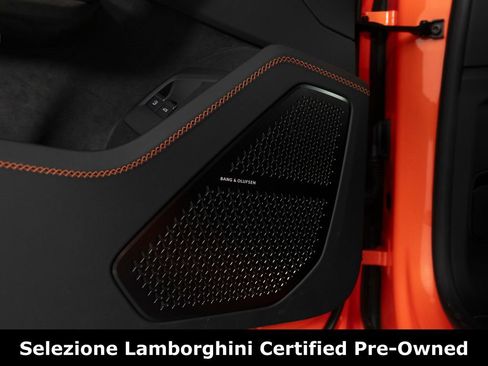 Used 2025 Lamborghini Urus SE image 13