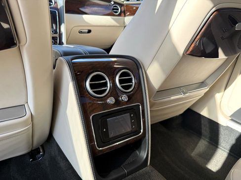 Used 2015 Bentley Flying Spur V8 image 30