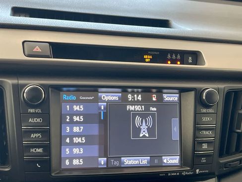 Used 2018 Toyota RAV4 Limited AWD/4WD image 16