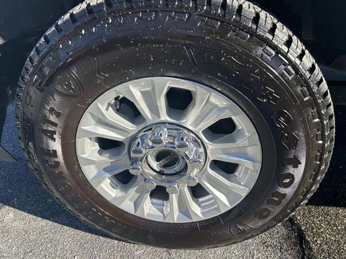 Used 2022 Ford F250 XLT w/ FX4 Off-Road Package AWD/4WD image 9