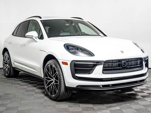 Certified 2024 Porsche Macan AWD/4WD image 8