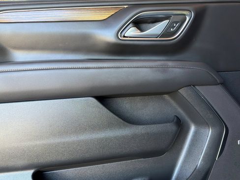 Used 2024 Chevrolet Tahoe High Country AWD/4WD image 11