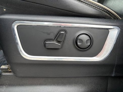Used 2025 RAM 1500 Laramie AWD/4WD image 12