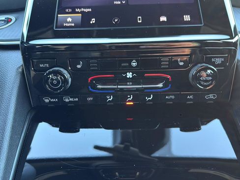 New 2025 Jeep Grand Cherokee Altitude image 31